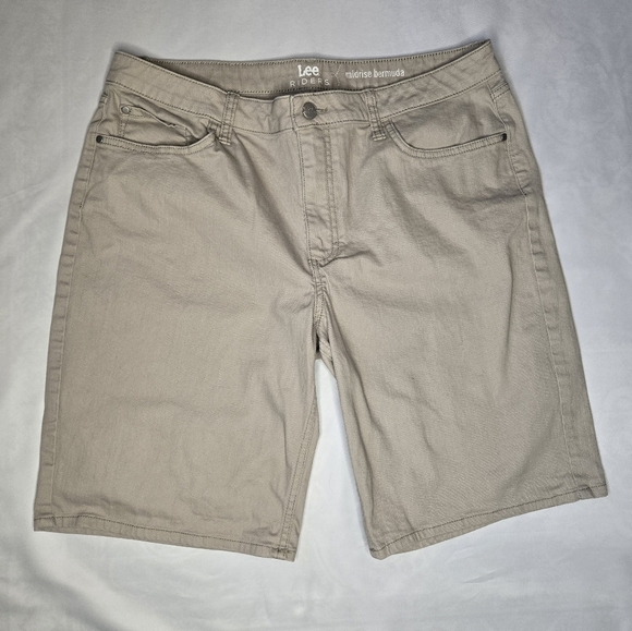 ✨ Lee Riders Midrise Bermuda Shorts – Women's Size 14 – Neutral Khaki ✨ - Picture 1 of 6